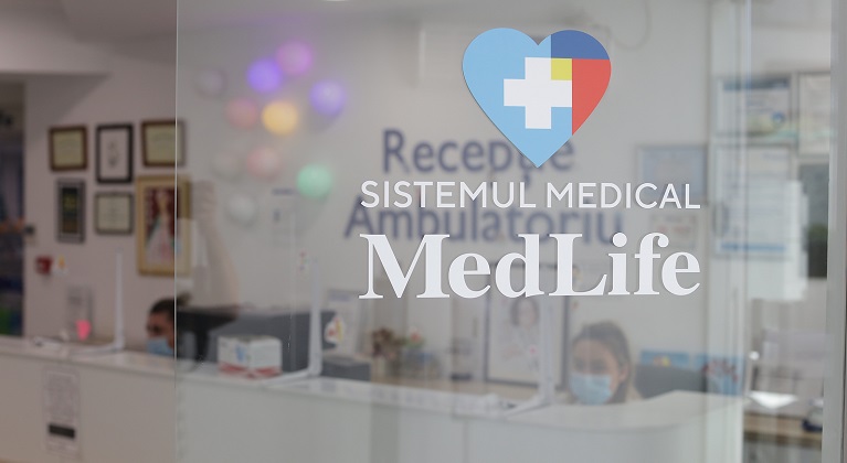 MedLife, liderul pietei de servicii medicale private din Romania, a inregistrat anul trecut o cifra de afaceri consolidata pro-froma de pana la 453 milioane euro, in crestere cu 25% fata de 2022