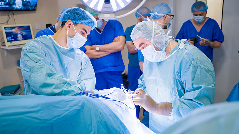 MedLife continua programele de invatare pentru medicii din cadrul grupului prin organizarea unui masterclass in chirurgie ortopedica la Spitalul Humanitas din Cluj