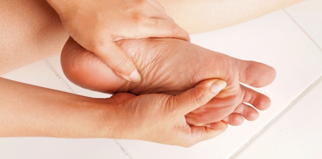 durere articulară a tratamentului degetului mijlociu întinzând durerea cu articulațiile