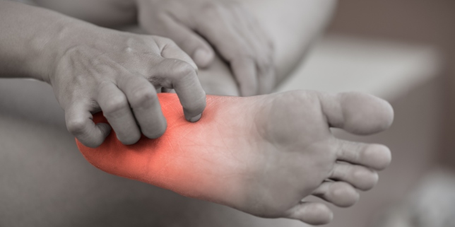 erupții roșii pe picioare dureri articulare afectarea articulațiilor în artrita reumatoidă