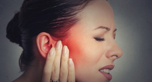 dureri articulare în spatele urechii la mestecat)