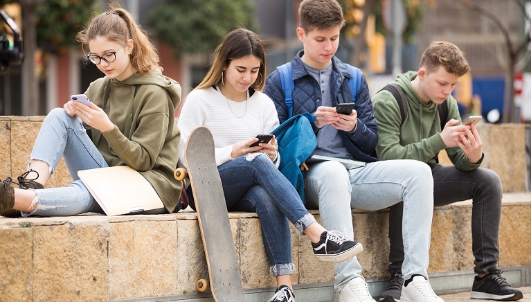 Impactul social media in randul tinerilor