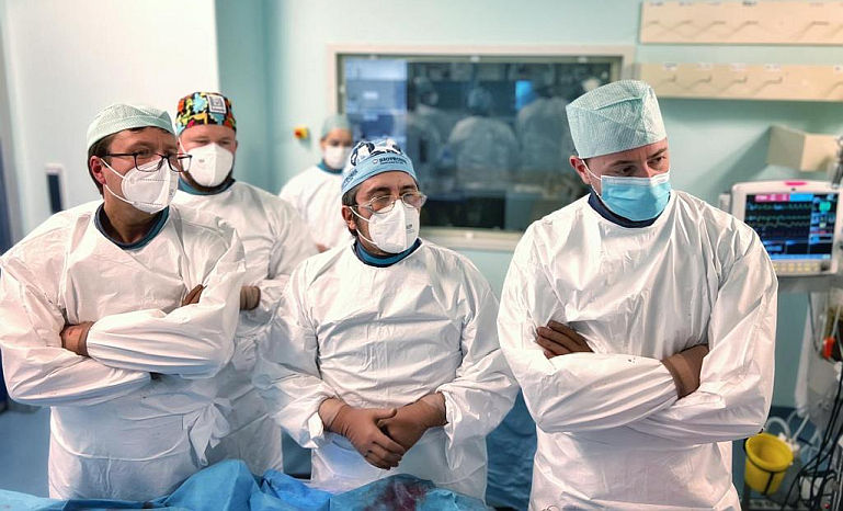 Premiera pentru cardiologia interventionala din Transilvania: o echipa medicala din Sibiu a realizat o interventie transcateter complexa de implantare a unei valve Sapien3 intr-o proteza biologica mitrala degenerata