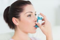 Primul ajutor in atacul de astm la adulti
