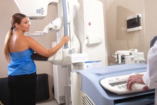 Cand trebuie sa faci o ecografie mamara sau o mamografie