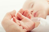 Cercetatorii au descoperit de ce se imbolnavesc bebelusii foarte des