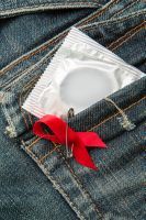 Primul prezervativ care distruge virusurile HIV, HPV si herpetic ar putea fi lansat in cateva luni