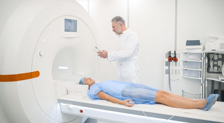 Investigatiile de imagistica medicala de inalta performanta (RMN/CT) – intre tendinte si necesitate
