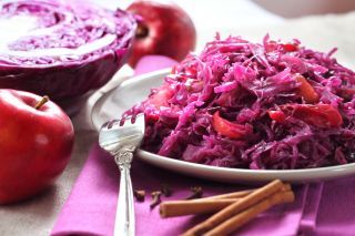 Salata de varza rosie cu mere