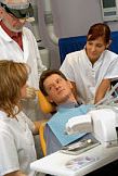  Peste 85% dintre romani merg la stomatolog numai cand acuza dureri mari