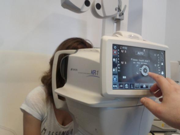 AUTOREFRACTOMETRU